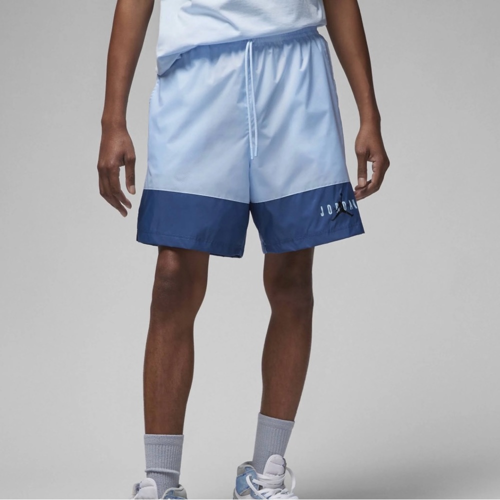 NWT! Men’s Jordan Essential Woven shorts size L